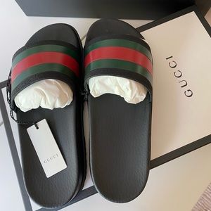 Auth Gucci Men’s Web rubber slide sandals